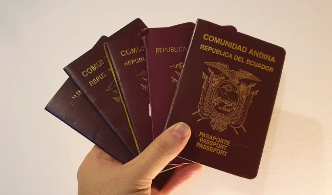 Turnos para pasaportes en Guayaquil, misión casi imposible.