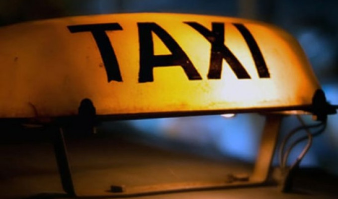 Sujetos que robaron un taxi son detenidos en Ambato