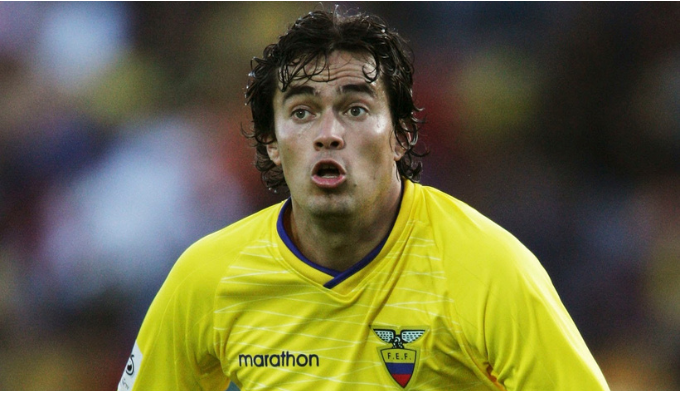 ¡El 'Nine' vuelve a las canchas! ⚽️ Kaviedes ficha por LDU El Carmen