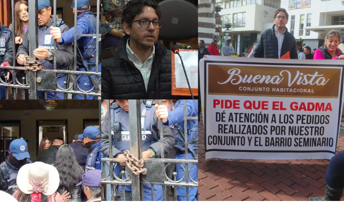 Concejales y ciudadanos impedidos de ingresar al municipio de Ambato.