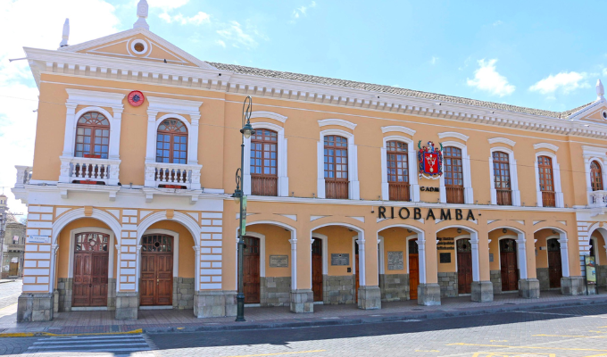 Escándalo en Riobamba: Fiscalía allana oficinas y viviendas de conceja