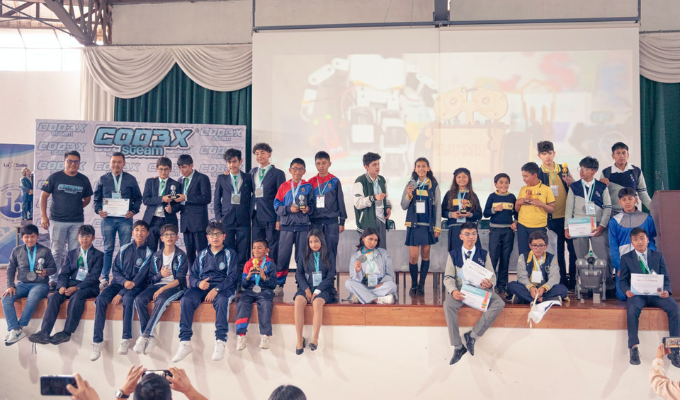 Olimpiada de Programación COD3X STEAM brillante en Ambato