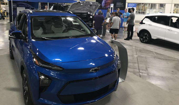 Aranceles del 25% de Trump pondrían en jaque la producción de autos