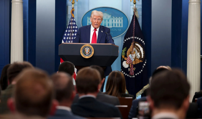 Trump criticó políticas de inclusión tras tragedia aérea