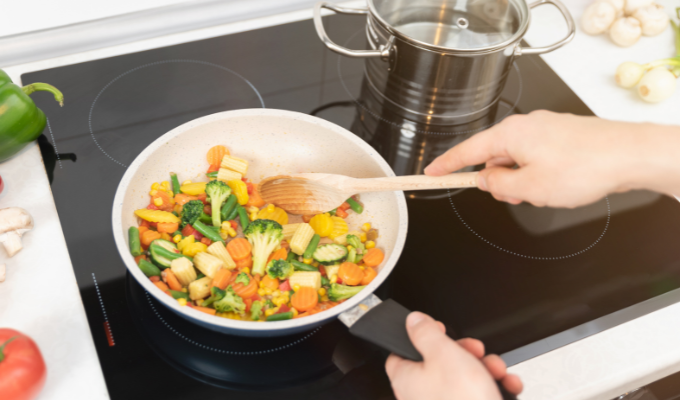 Cocinas de inducción gratis: la iniciativa que enciende hogares