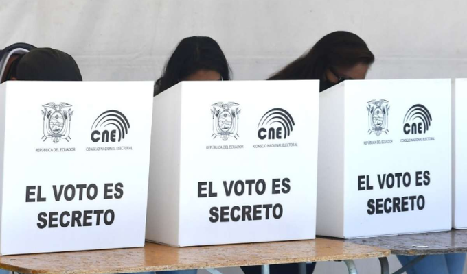 Más de 446 000 ecuatorianos votan en 39 países del mundo