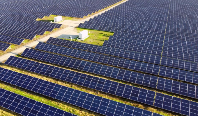 Energía solar supera al carbón en la Unión Europea en 2024