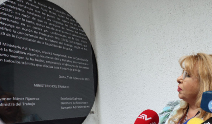 Placa de disculpas a Verónica Abad causó indignación en Quito