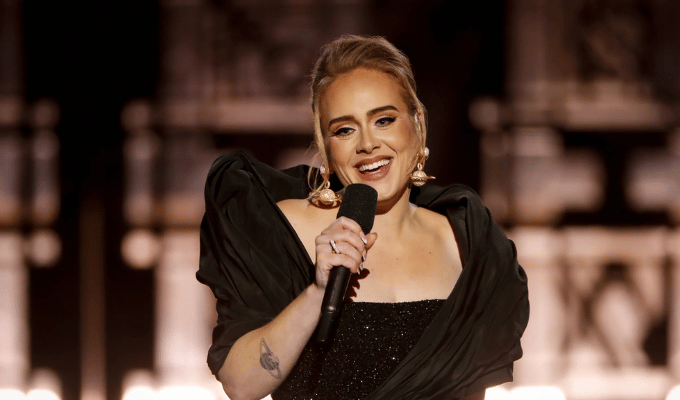 ¡No se contuvo! Adele vibró con los Fugees y explotaron las redes
