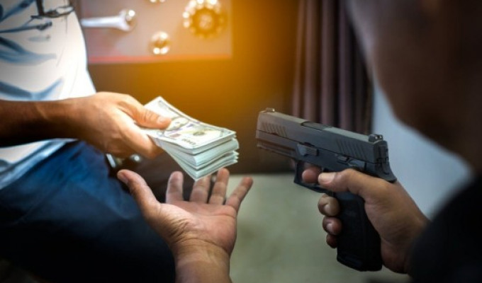 Delincuentes se llevan 14 mil dólares de una cooperativa en Ambato
