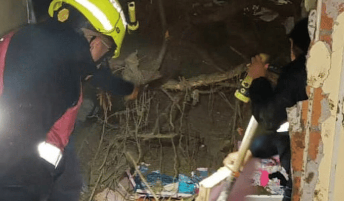 Vivienda quedó sepultada tras derrumbe en Manabí
