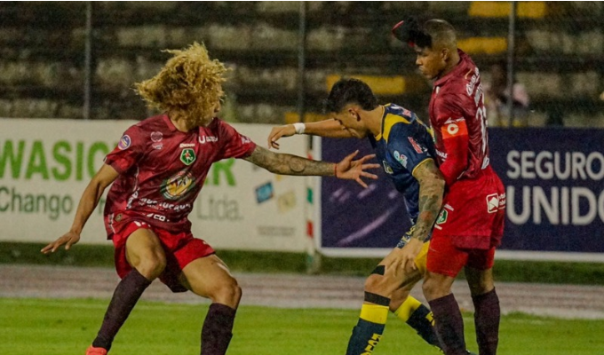 Mushuc Runa debutó con triunfo 2-0 sobre Delfín.
