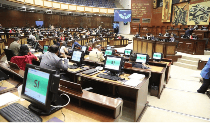 Nueva ley protege a trabajadores mayores de 40 años en Ecuador