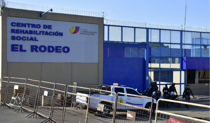¡Terror en las cárceles! Encuentran dos reos colgados en El Rodeo