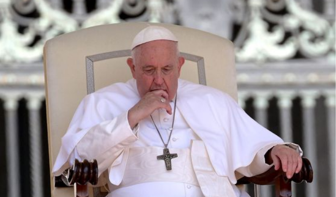 Papa Francisco sigue en estado crítico y presenta insuficiencia renal
