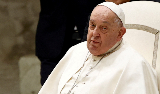 El Papa Francisco muestra mejoría, pero sigue en tratamiento