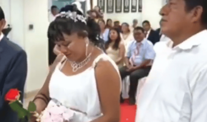 Tragedia detrás del meme viral de novia huyendo de su matrimonio