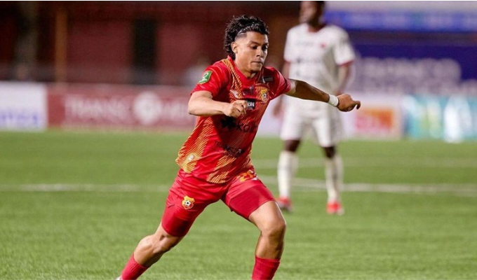 Un centroamericano llega al 'Papá': Joshua Canales en Aucas.