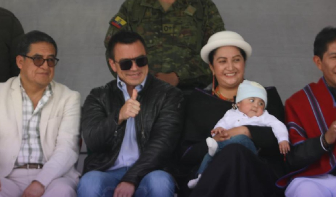 El presidente pausó la Fiesta de la Fruta y de las Flores cuando llegó
