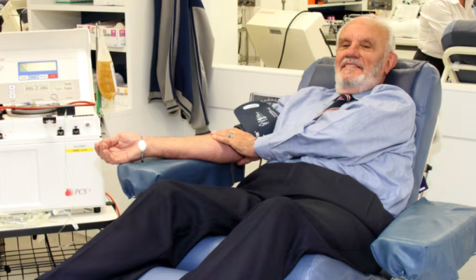 Murió el hombre que salvó a más de 2 millones de bebés con su sangre