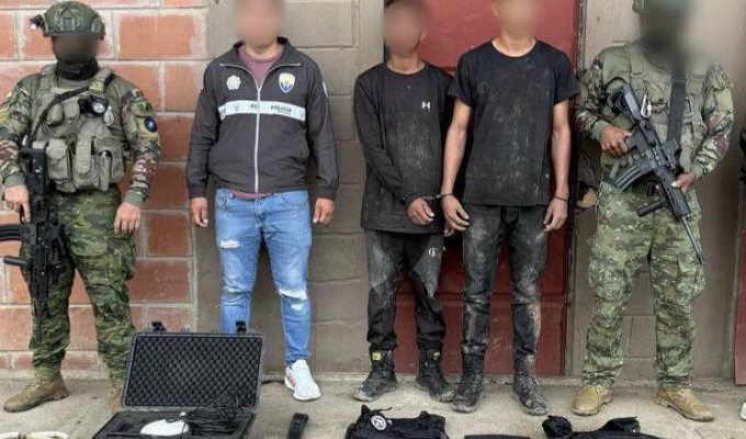 Ejército desmantela base criminal oculta en una plantación de tabaco