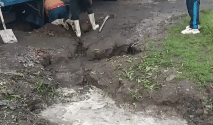 Calles de Riobamba presentan daños por fallas en alcantarillado