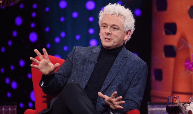 Michael Sheen saldó deudas millonarias de 900 personas