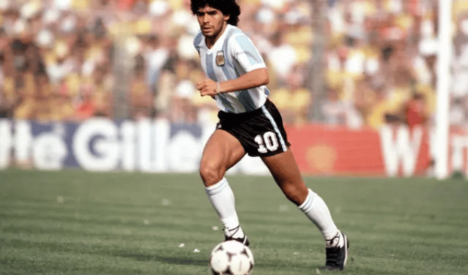 Fútbol, cánticos y tensión en el tribunal por el caso Maradona