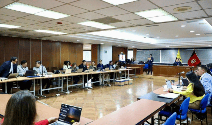 Gobierno denuncia maniobras encubiertas de la "Liga Azul"