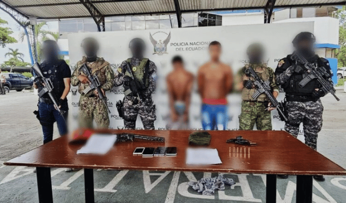 Les hallaron armas, pasamontañas y panfletos extorsivos