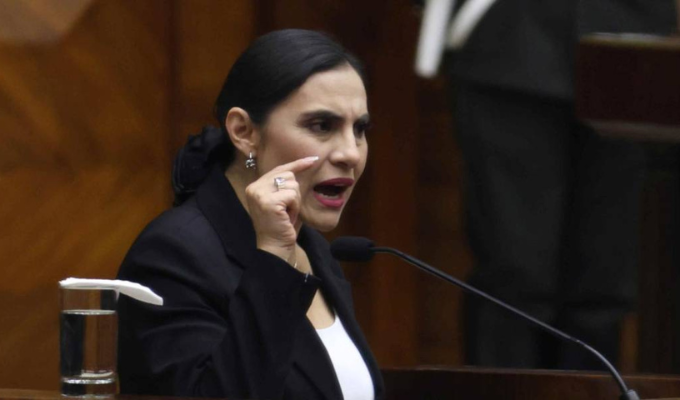 Abad contra jueces del TCE tras suspensión de sus derechos políticos