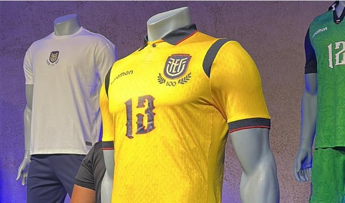 Ecuador presentó su camiseta conmemorativa por 100 años de la FEF.