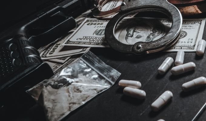 Sorpresa en Ambato: 7 caen en operativo policial con arsenal y droga