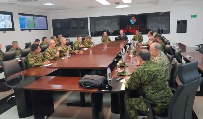 Alto Mando Militar y Ministro de Defensa se reúnen previo a juicio
