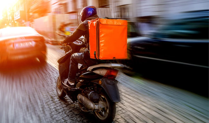 ¡Escándalo en Riobamba! Deliverys estarían repartiendo drogas en motos