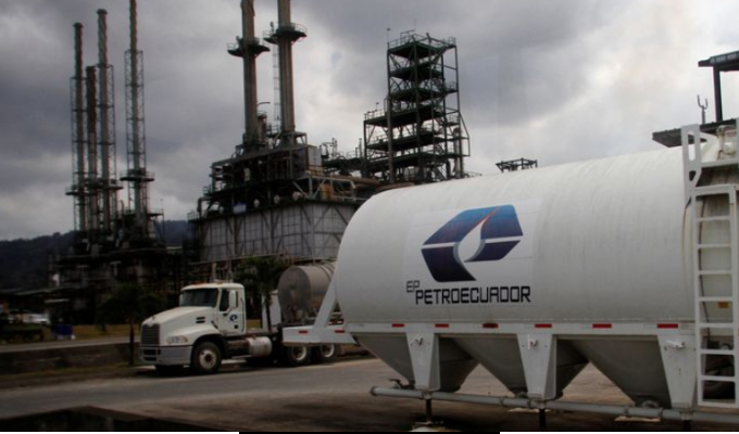 Petroecuador trabaja para restaurar el agua potable en Esmeralda