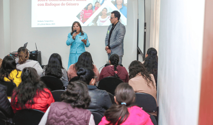 Mujeres emprendedoras de Tungurahua aprenden sobre contratos
