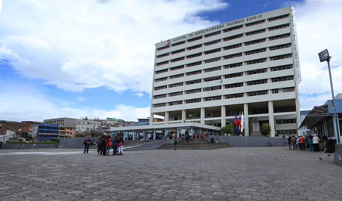 Ruido y vapor en el Hospital Eugenio Espejo alarman a Quito