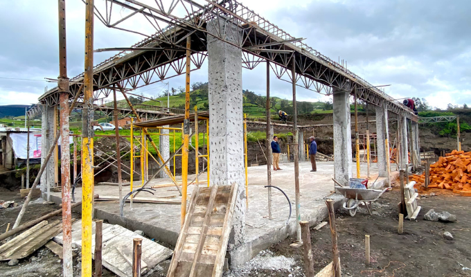 Mocha Se Ilumina con Nueva Casa Comunal en El Pinar