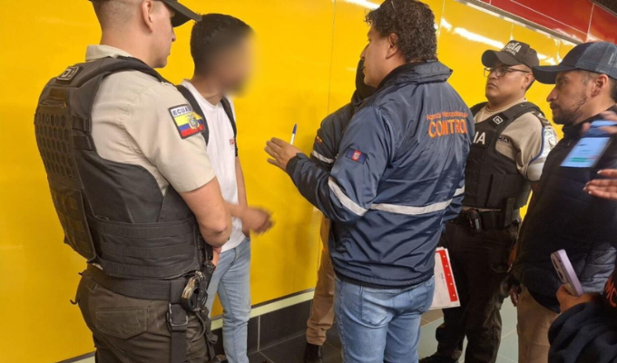 ¡SE PASARON DE COPAS EN EL METRO!