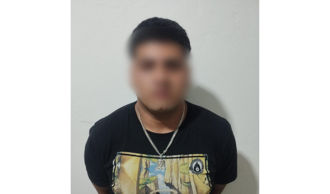 ¡Cayó con droga, moto robada y hasta chaleco antibalas!