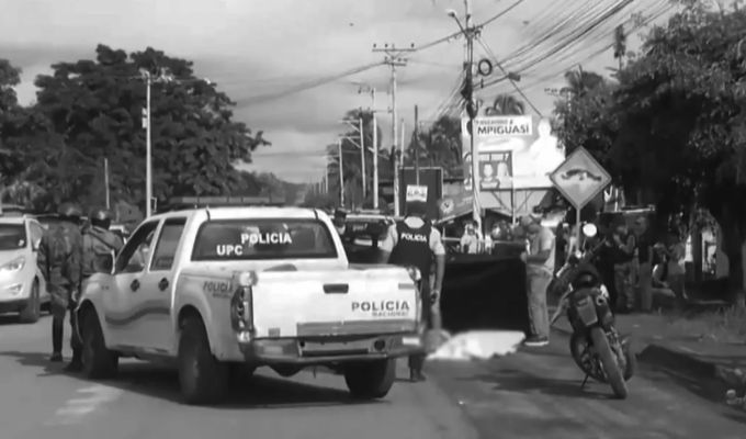 Acribillan a tres guías penitenciarios en plena carretera