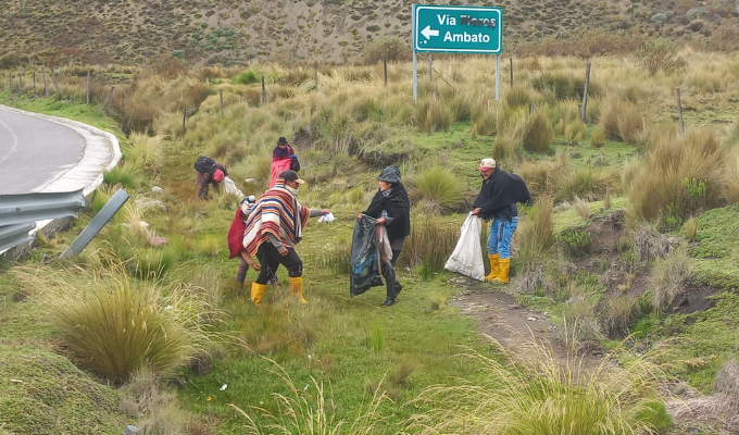 Comunidad La Esperanza se une para limpiar el páramo