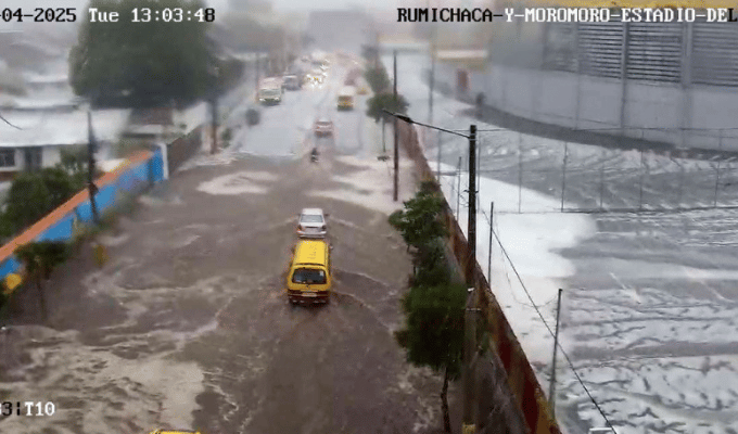 ¡El sur de Quito bajo el agua! Granizada sorprende