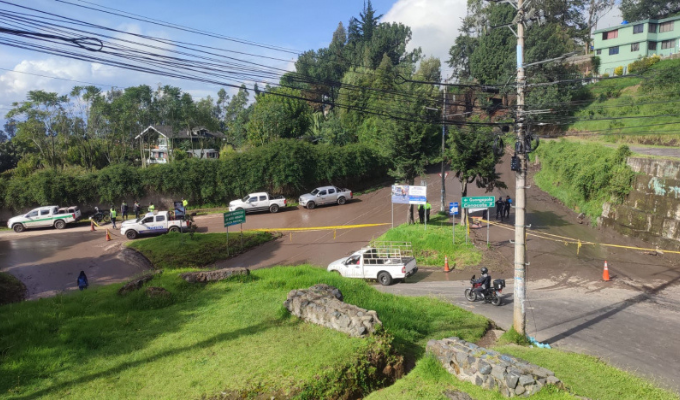 ¡Conocoto bajo lodo! Quebrada se desbordó tras intensas lluvias
