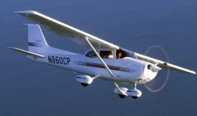 Asamblea exige a Noboa que firme reglamento para frenar avionetas