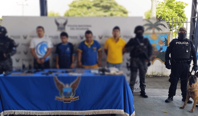Tenía armas, droga y hasta motos robadas escondidas en su guarida