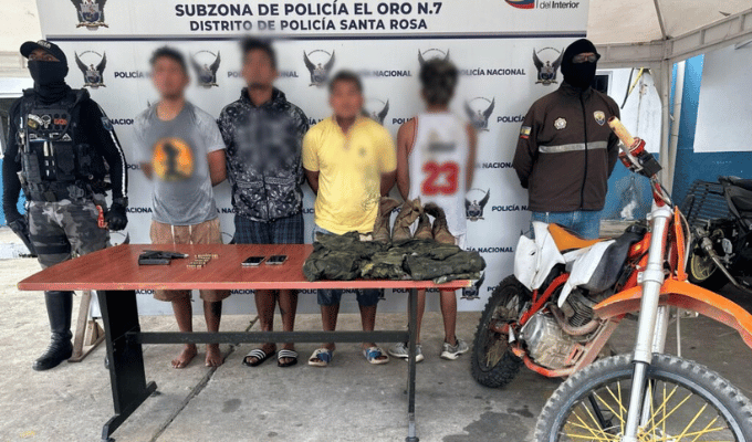 Tenía explosivos, armas y hasta uniforme militar