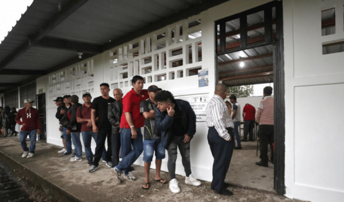 ¡Votaron y acabaron detenidos!