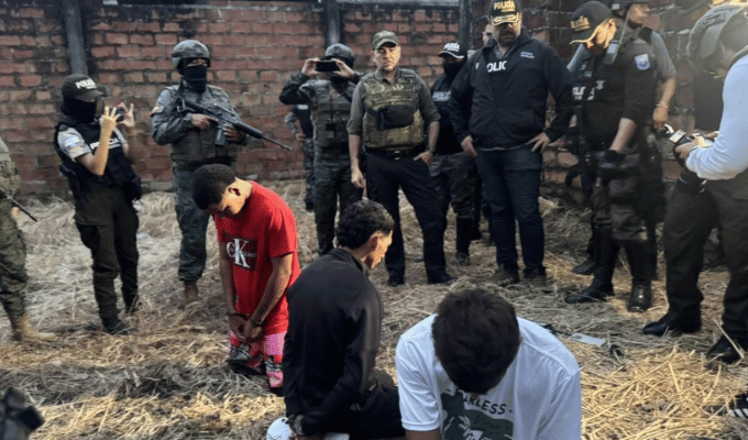300 Policías y Militares Actúan en Durán